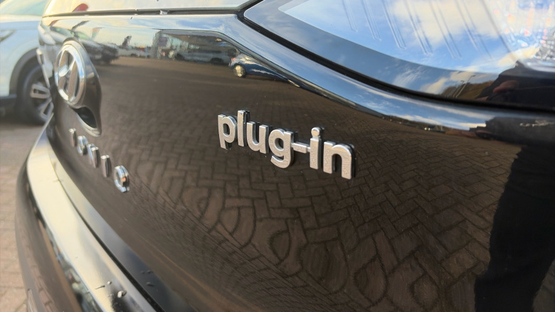 Hyundai IONIQ 1.6 GDi Plug-in Hybrid Premium 5dr DCT Hatchback